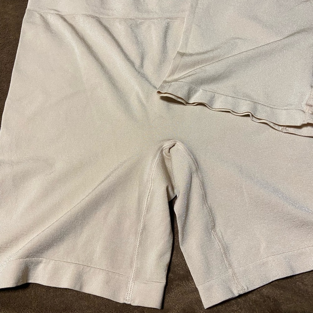 Women's Cream Shorts shape wear Breezies size large - Picture 3 of 6